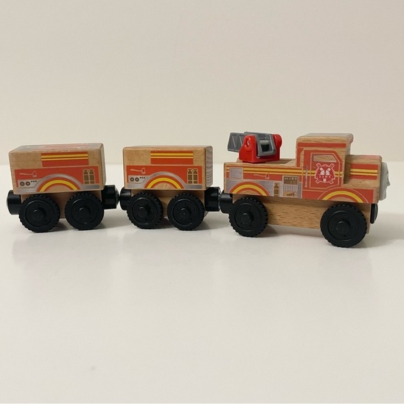 Thomas & Friends Wooden Flynn and Flynns Tender Train - Picture 7 of 16